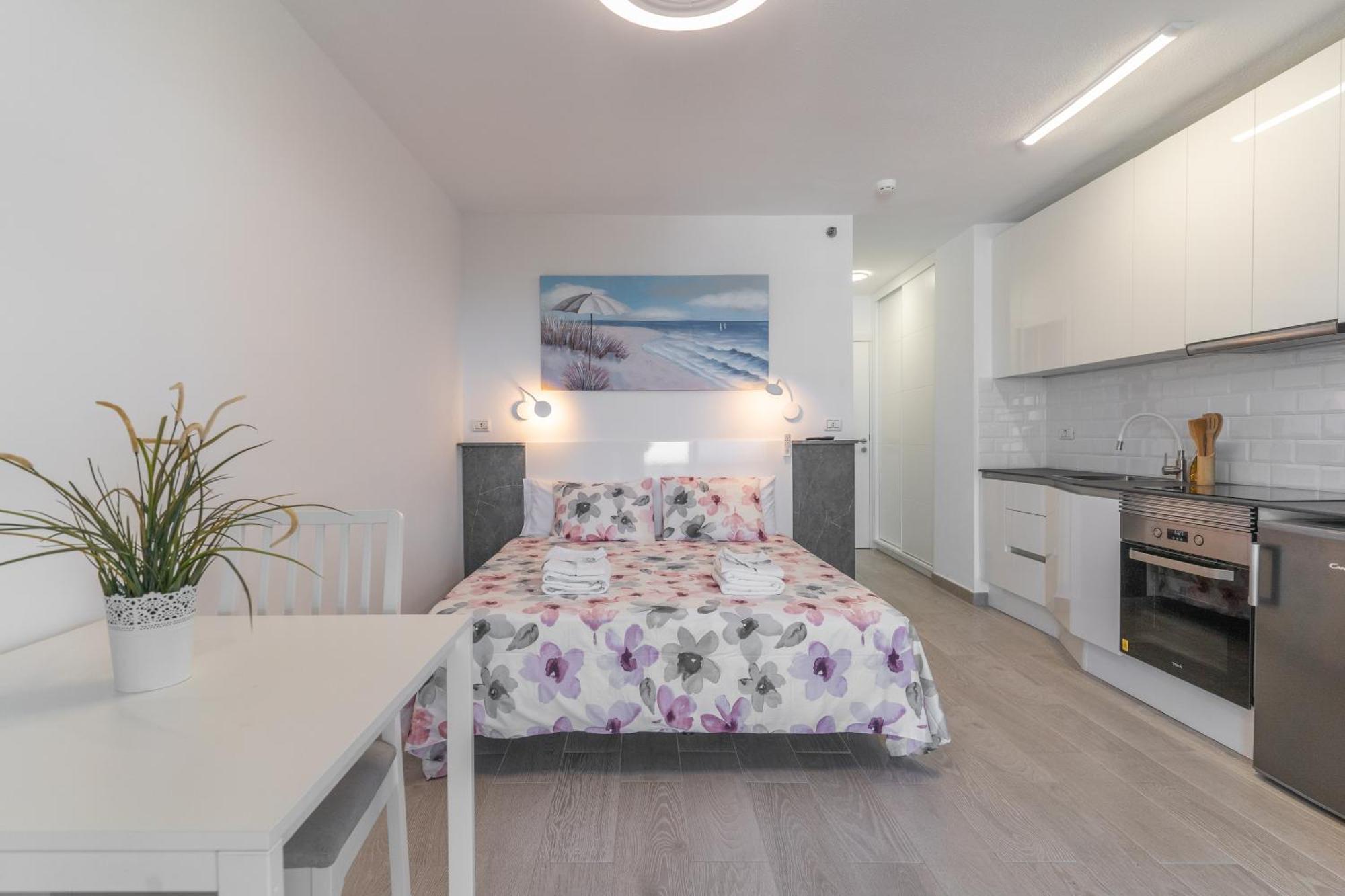 Go2Tenerife Apart'Dida Pool & First Line Of The Sea Los Cristianos  Eksteriør billede