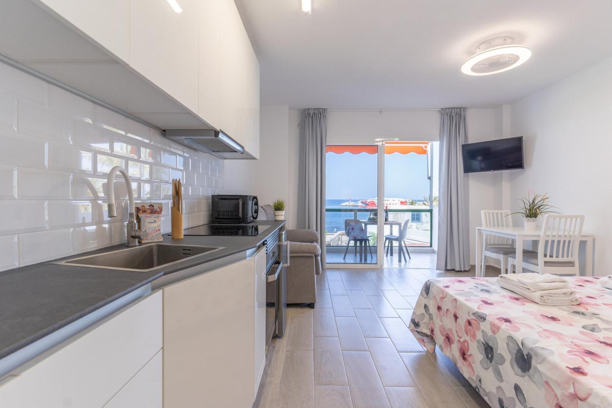 Go2Tenerife Apart'Dida Pool & First Line Of The Sea Los Cristianos  Eksteriør billede